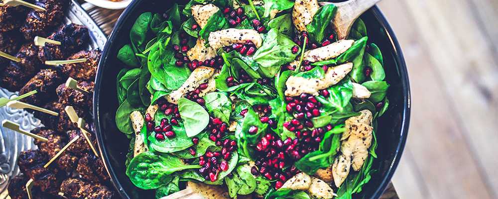 ¿Cómo preparar una ensalada completa?